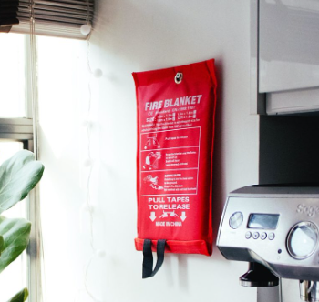 3732-130CRB Neoprene Coated Glass Fiber Fire Blanket, 550°C 0.45mm Chemical & Oil Resistant Welding Curtain Fabric, 540 g/m² Fiberglass Cloth for Industrial Plants & Maintenance Areas